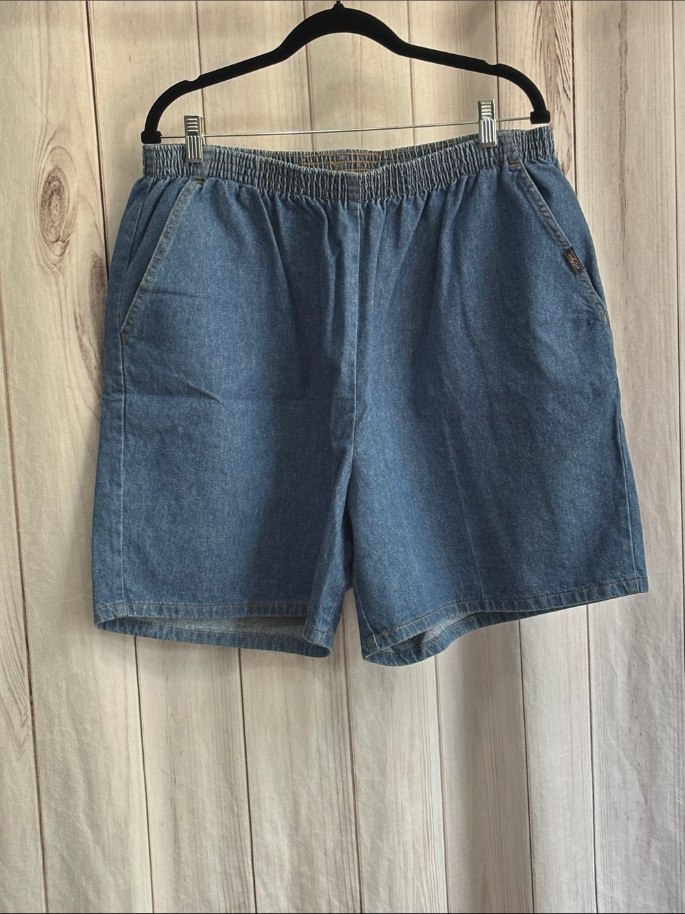Chic Women’s 22W Dark Wash Denim Pull-On Shorts NWOT
